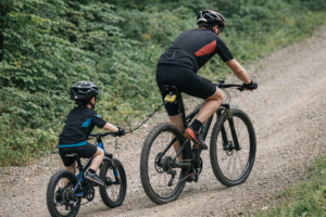 Pedalar com filhos pequenos: como tornar o ciclismo mais fácil, seguro e prazeroso